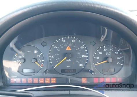 2000 Mercedes-Benz Ml 320 z USA, uszkodzony, nr VIN 4JGAB54E9YA160557